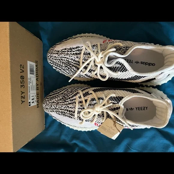 Adidas Yeezy Boost 350 V2 - Picture 5 of 7